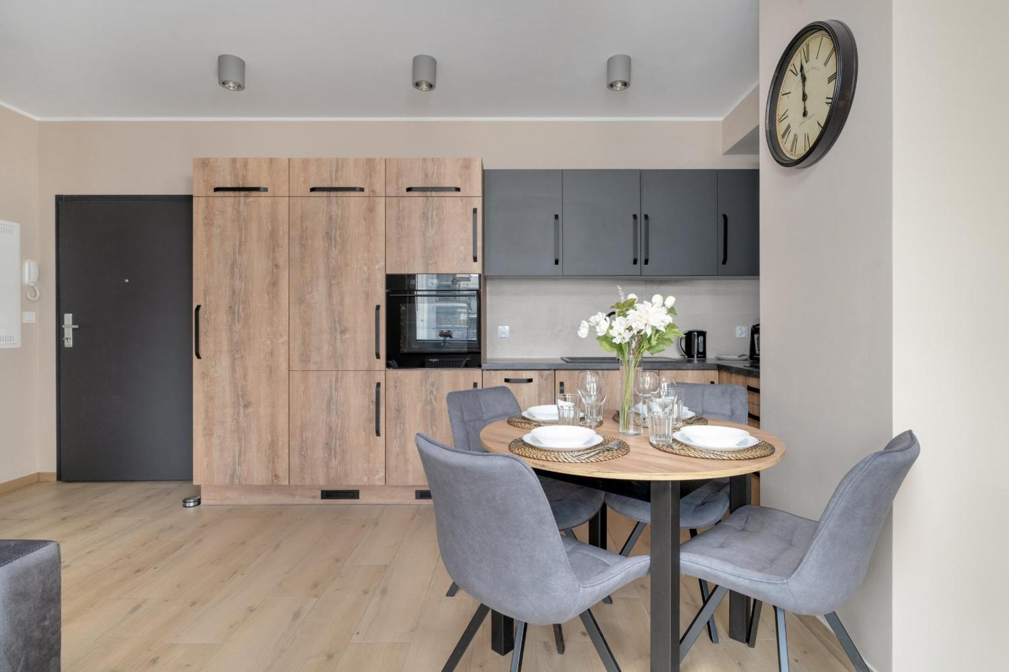 Cosy And Bright Apartment With Parking In Poznan By Noclegi Renters Poznań Exterior foto